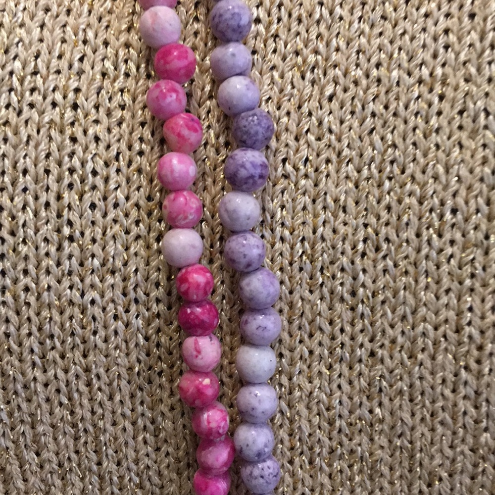 2 strands of precious stone necklaces